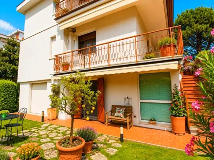 Appartamento con 6 locali in vendita in Jesi