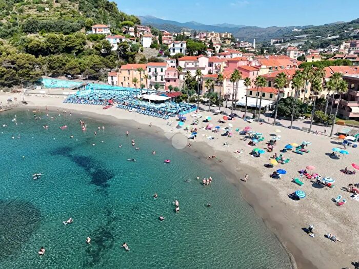 Casa quadrilocale in vendita in Via della Chiesa, San Lorenzo Al Mare