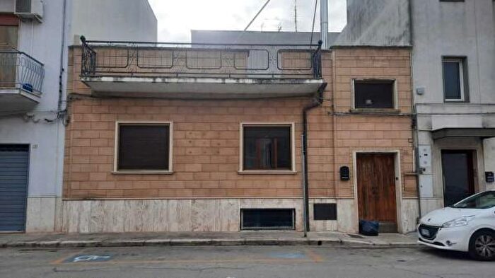 Appartamento con 5 locali in vendita in Via Carlo Collodi, Grottaglie