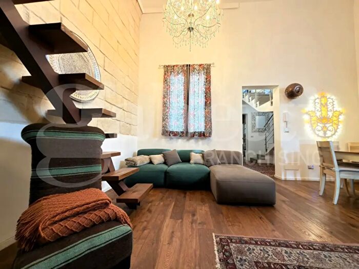 Appartamento con 5 locali in vendita in Via Guglielmotto dOtranto, Lecce