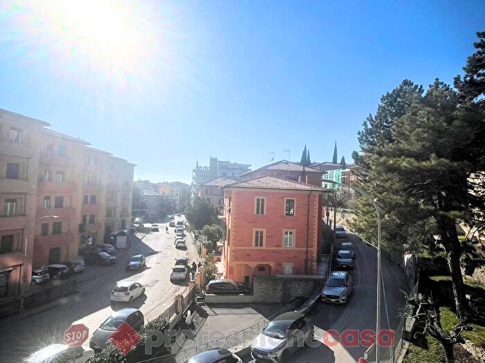 Appartamento trilocale in vendita in Via Annibale Vecchi, Perugia