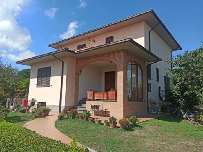 Casa con 6 locali in vendita in Via Roma, Castiglione Del Lago