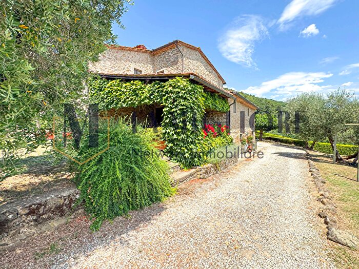 Casa con 10 locali in vendita in Via Leonardo da Vinci, Serravalle Pistoiese