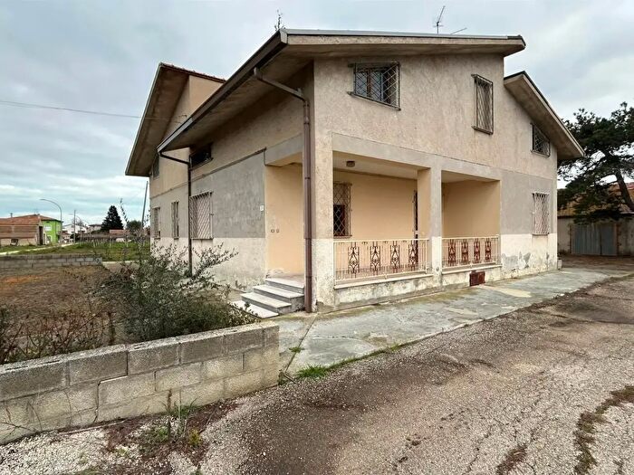 Casa con 8 locali in vendita in Via Castel di Sette, Mozzagrogna