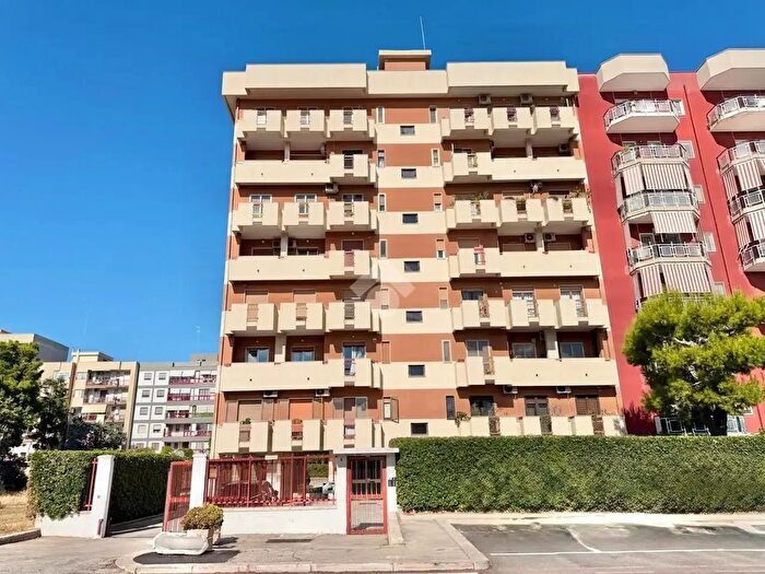 Appartamento con 5 locali in vendita in Via Natale Loiacono, Bari