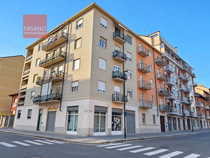 Appartamento trilocale in vendita in Via Baveno, Torino