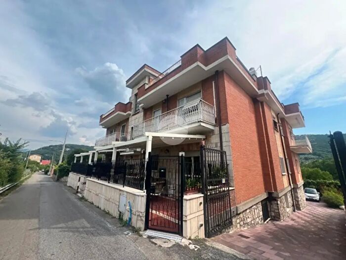 Appartamento quadrilocale in vendita in Via Sant' Agnese, Tivoli