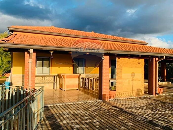 Casa con 5 locali in vendita in Contrada Cannatella Snc, Adrano