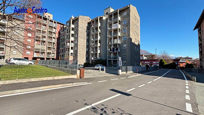 Appartamento quadrilocale in vendita in Via Chambery, Aosta