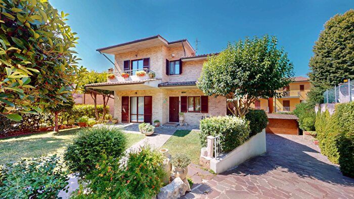 Casa con 5 locali in vendita in Osimo