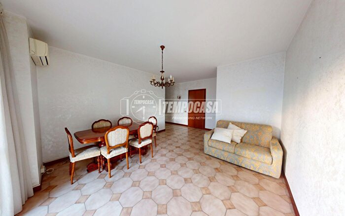 Appartamento trilocale in vendita in Via Sicilia, Cesano Maderno