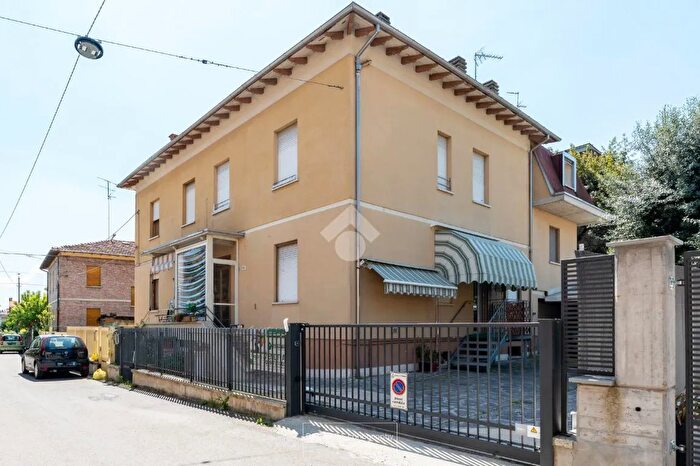 Casa quadrilocale in vendita in Via Mario Allegretti, Vignola