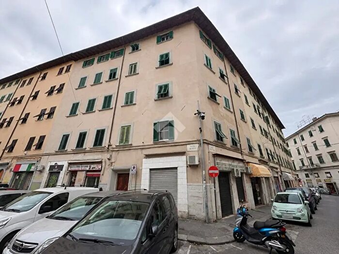 Appartamento trilocale in vendita in Piazza dei Mille, Livorno