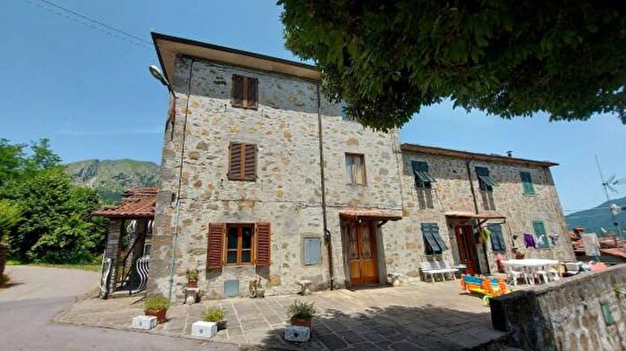 Casa con 6 locali in vendita in Bagni Di Lucca