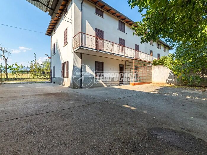 Casa con 6 locali in vendita in Via Levata, Seriate