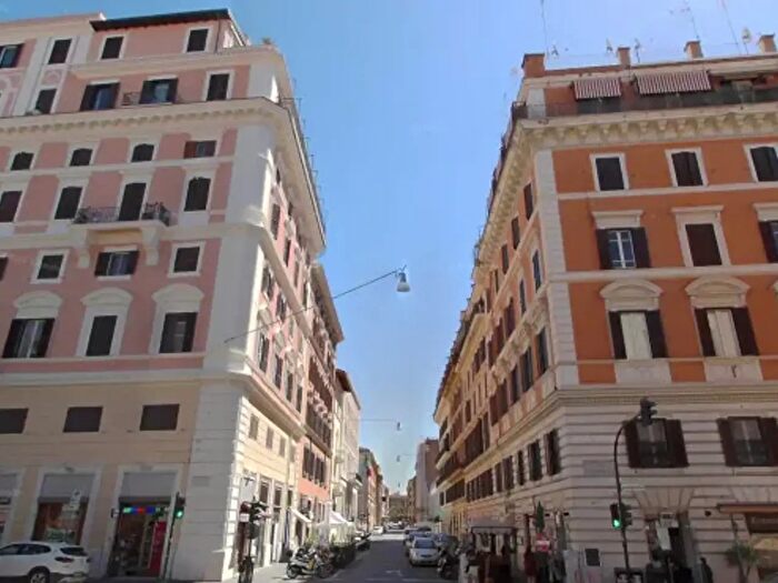 Appartamento trilocale in affitto in Via Sicilia, Roma
