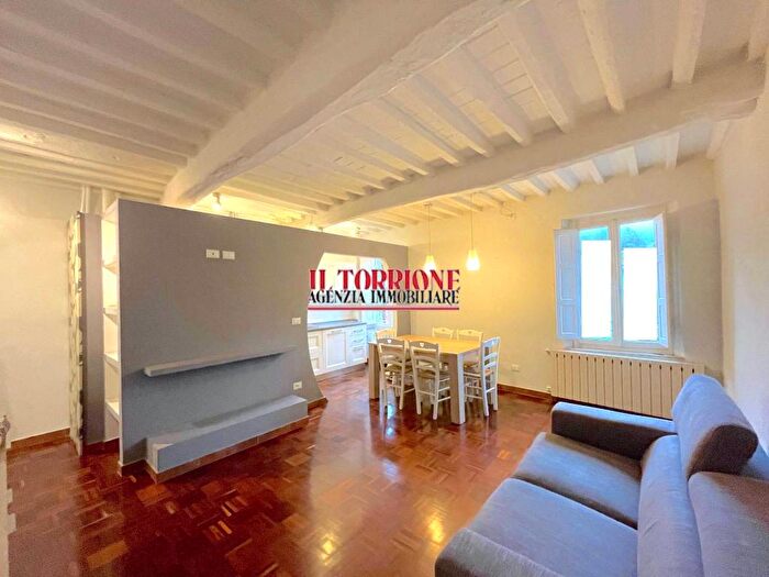 Appartamento bilocale in affitto in Piazza Giuseppe Mazzini, Centro, Pescia