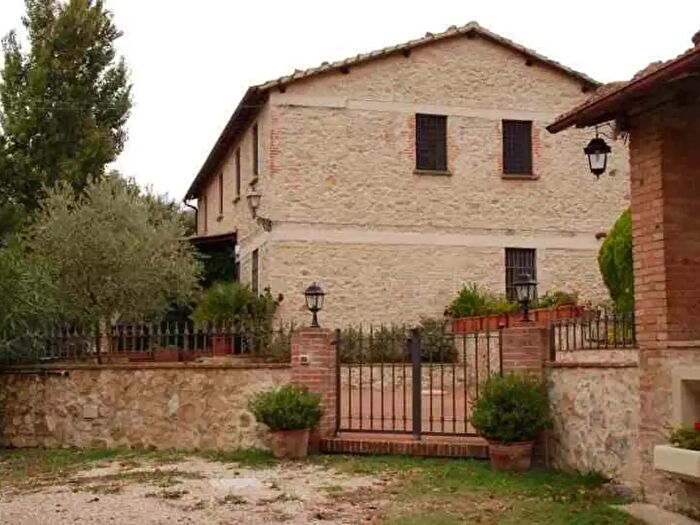 Casa con 16 locali in vendita in Amelia