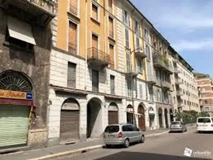 Appartamento quadrilocale in vendita in Via Montebello, Milano