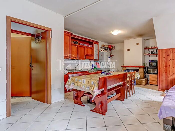 Casa quadrilocale in vendita in Via Santa Maria Villadosia, Casale Litta