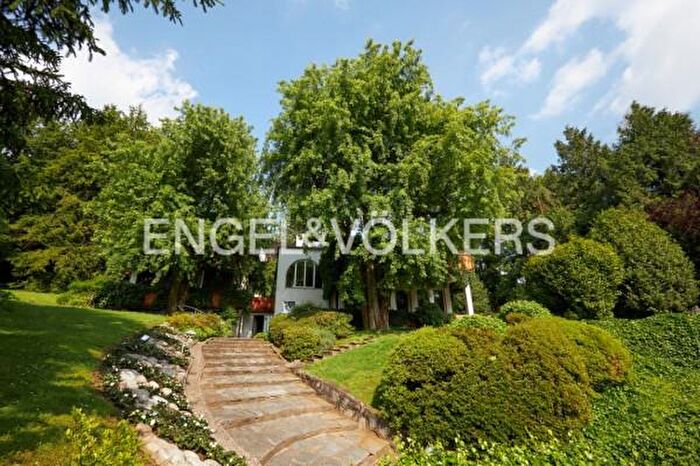 Casa con 6 locali in vendita in Via del Golf, Carimate