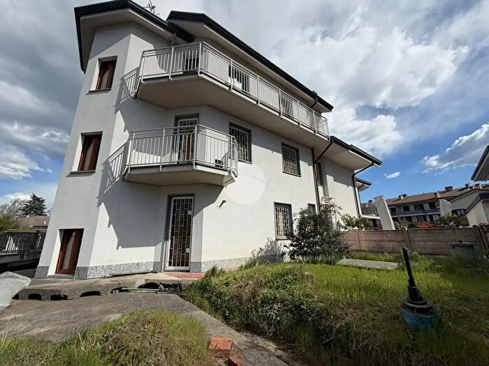 Appartamento trilocale in vendita in Via Via Ticino, Cernusco Sul Naviglio