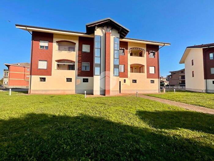 Appartamento con 7 locali in vendita in Via Lombardore, Leini