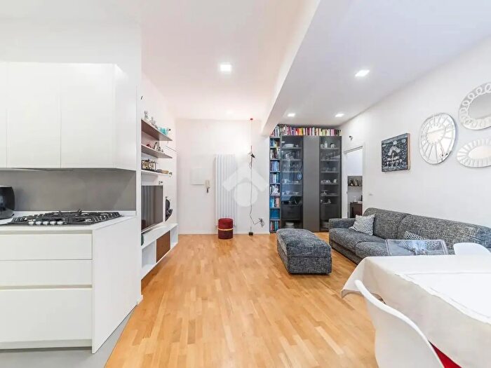 Appartamento trilocale in vendita in Via Giacinto De Vecchi Pieralice, Roma