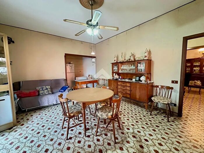 Casa con 8 locali in vendita in Via San Francesco, Sestu