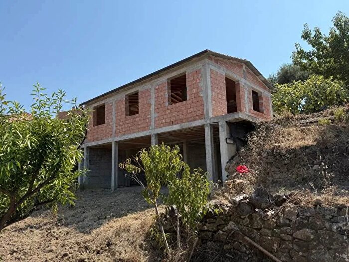 Casa con 7 locali in vendita in Strada Boccone, Imperia