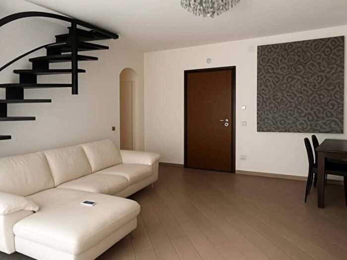 Appartamento trilocale in affitto in Via Galimberti, Ciampino