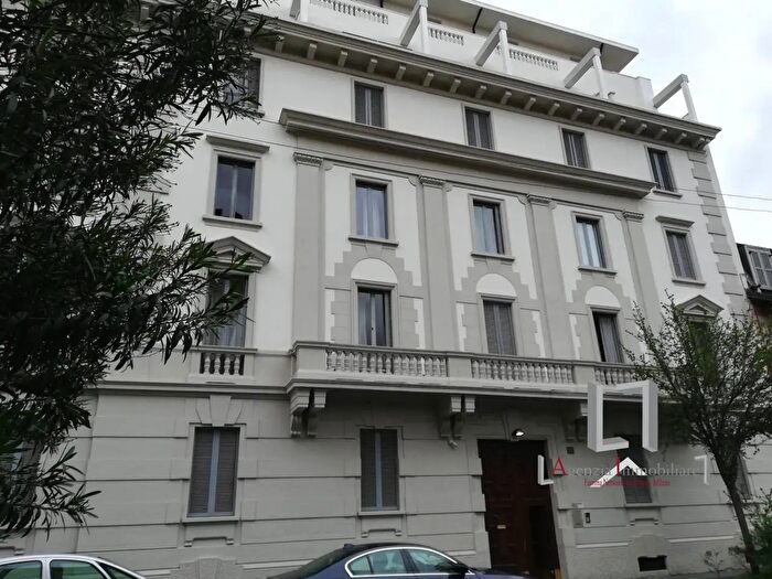 Appartamento trilocale in affitto in Via Goffredo Mameli, Milano