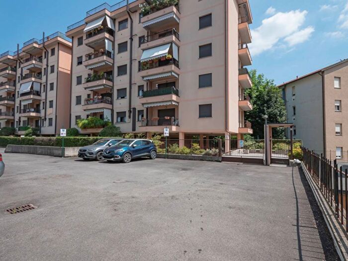 Appartamento monolocale in affitto in Via Canturina, Camerlata Rebbio, Como