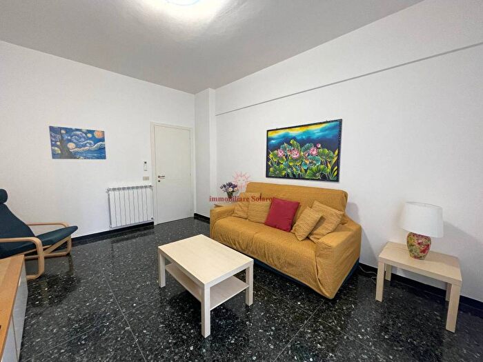 Appartamento trilocale in affitto in Via Maggio, Centro, Varazze