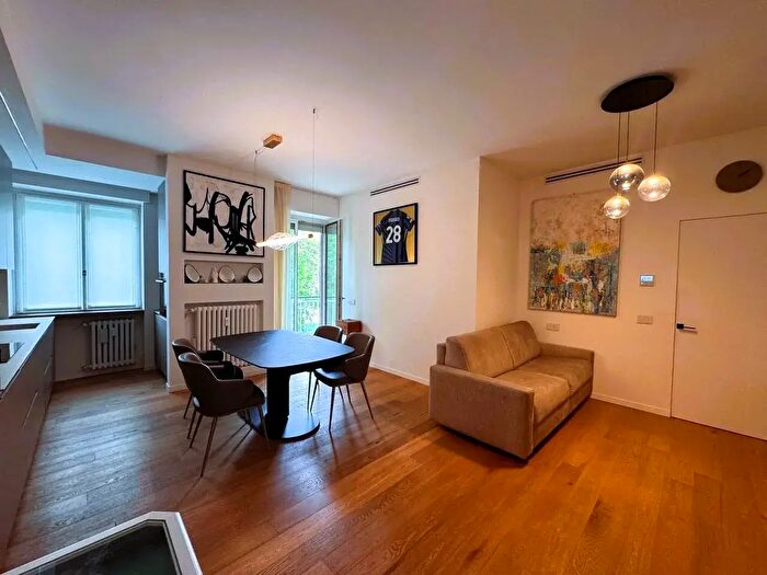 Appartamento trilocale in affitto in Via Luigi Soderini, Milano