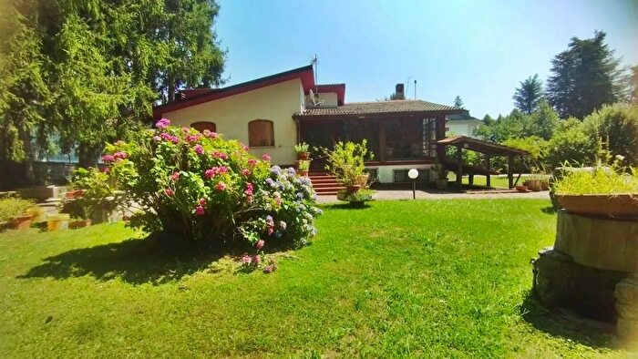 Casa con 10 locali in vendita in Arcinazzo Romano, Arcinazzo Romano