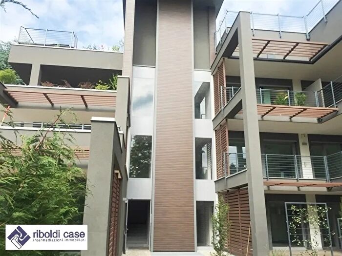 Appartamento bilocale in vendita in Carate Brianza