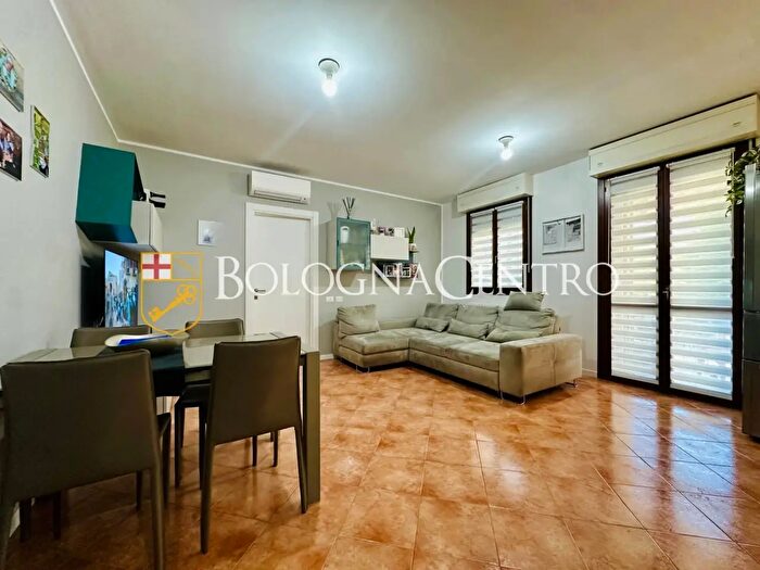 Appartamento trilocale in vendita in Via della Salute, Bologna