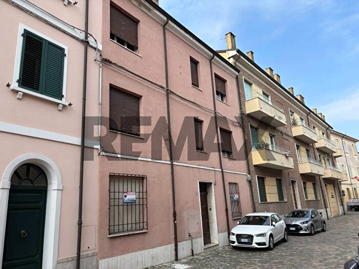 Casa con 11 locali in vendita in Ravenna
