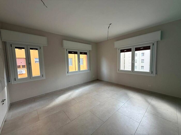 Appartamento quadrilocale in affitto in Viale Buon Pastore, Buon Pastore Parco Amendola, Modena