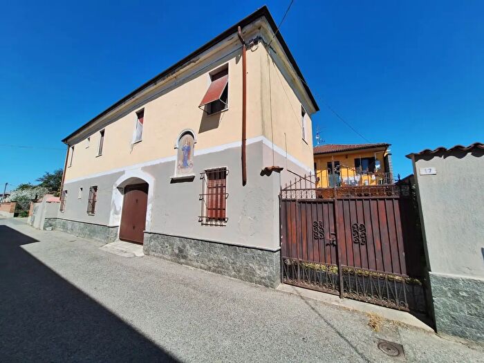Casa quadrilocale in vendita in Via Santa Maria, Borgo San Martino