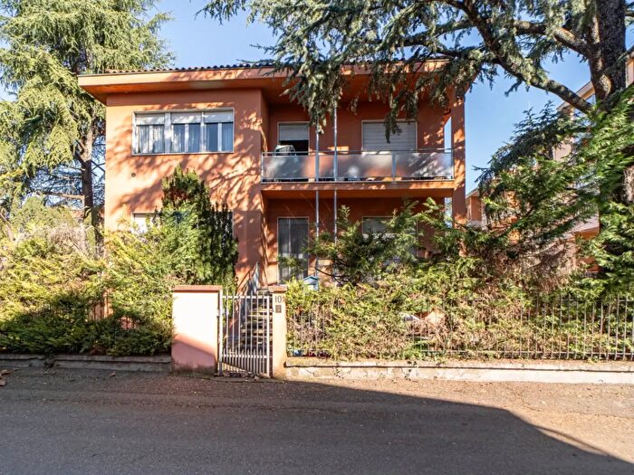 Casa con 8 locali in vendita in Parma