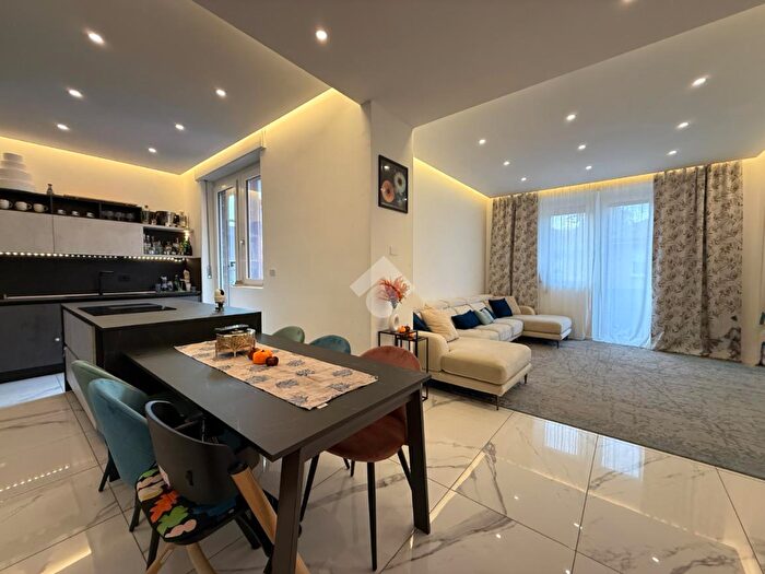 Appartamento con 5 locali in vendita in Via Adamello, Rivoli