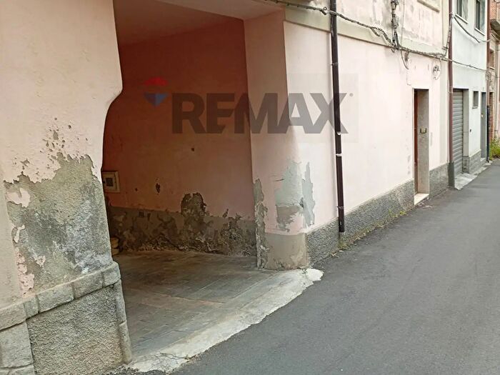 Appartamento quadrilocale in vendita in Via Rosario, Francavilla Di Sicilia