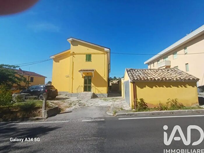 Casa con 10 locali in vendita in Via Guglielmo Marconi, Trecastelli