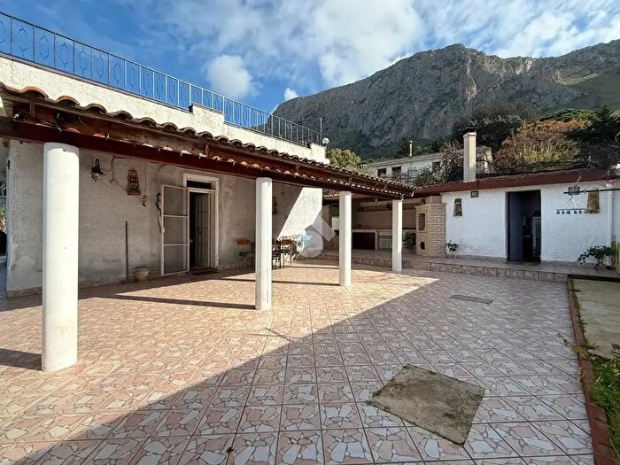 Casa con 5 locali in vendita in Via Capreria, Terrasini