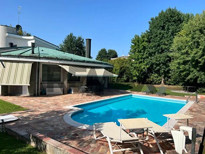 Casa con 6 locali in vendita in Via San Giuseppe, Bareggio
