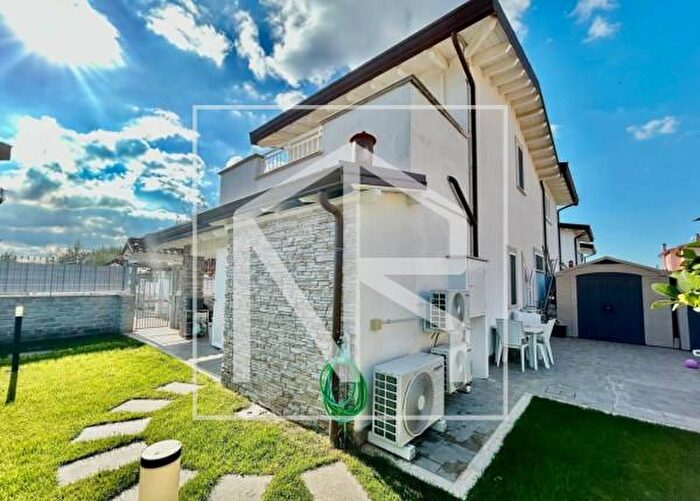 Casa trilocale in vendita in Via Zeddiani, Roma