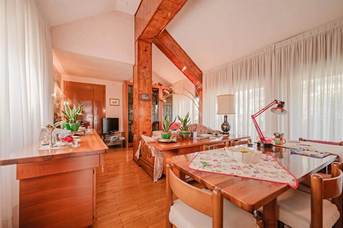 Appartamento con 6 locali in vendita in Treviso, Treviso