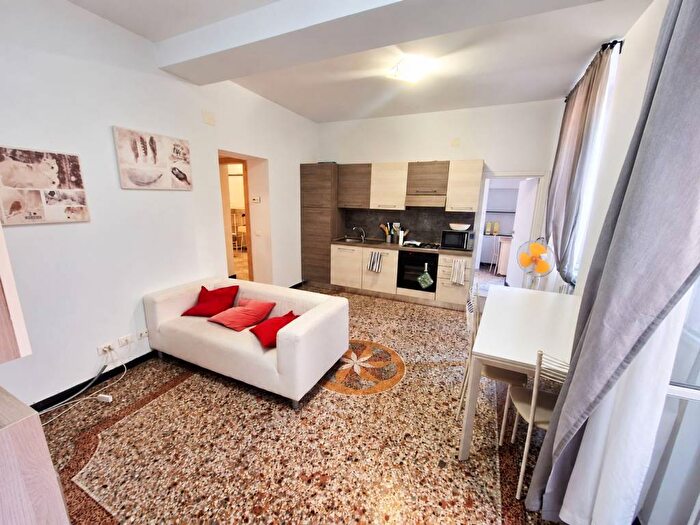 Appartamento quadrilocale in affitto in Viale Ansaldo, Marassi, Genova